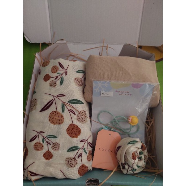 

HAMPERS RAMADHAN LEBARAN FREE KARTU UCAPAN