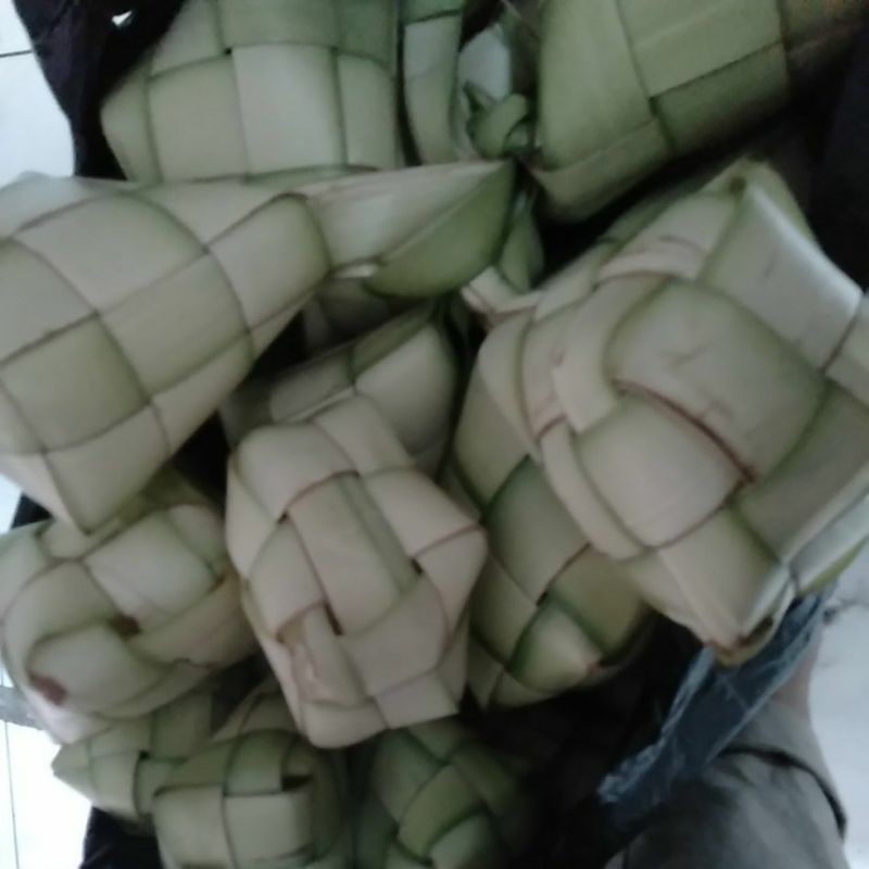 

Kulit Selongsong ketupat Janur 12 bungkus