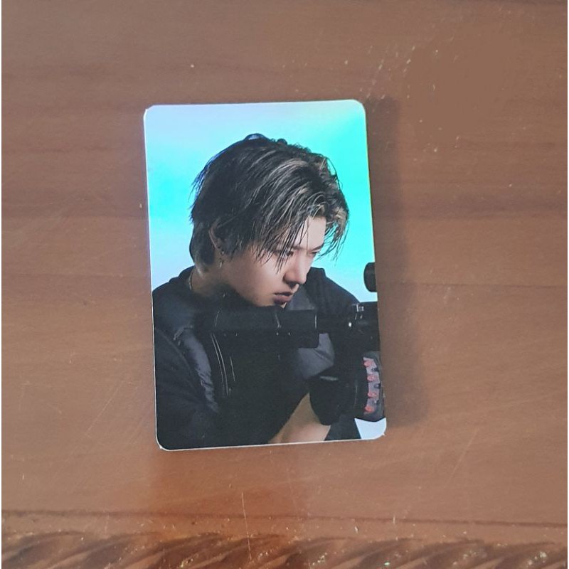 photocard yuta benefit sg hologram