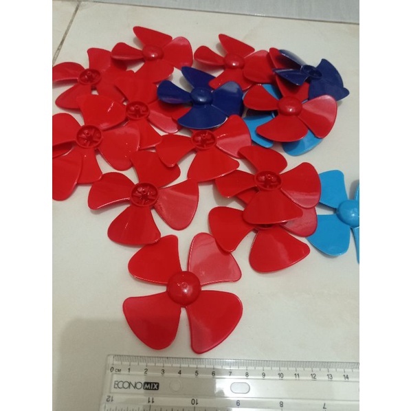 baling baling dinamo layangan 8cm / kipas baling baling layang layang mainana terbang / kitiran peng