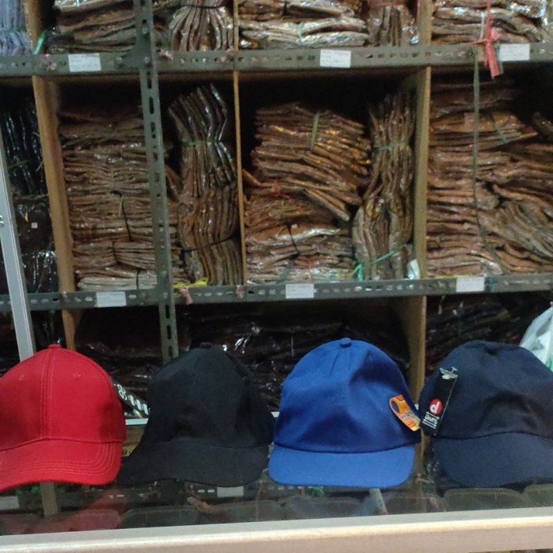 topi polos warna merahhitam,biru,navy