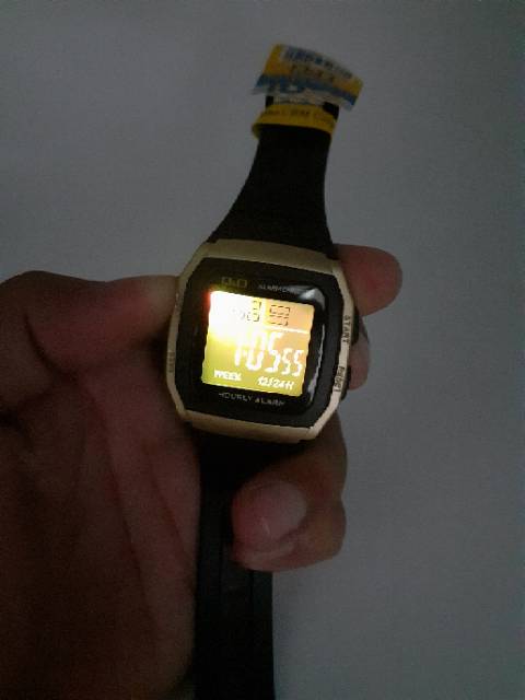 JAM TANGAN QNQ CEWEK AND COWOK NEW VARIASI LED 7 WARNA WATER RESIST PROMO HOT!!