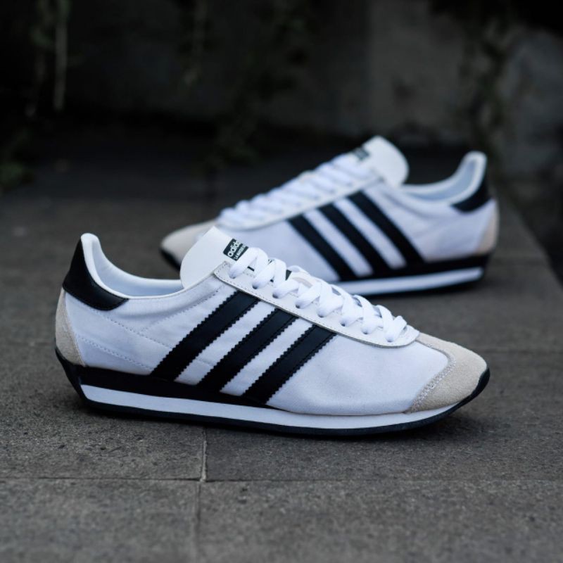SEPATU PRIA ADIDAS COUNTRY WHITE BLACK 100% ORIGINAL