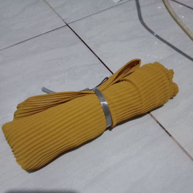 Pasmina plisket anak / Pashmina plisket lidi ceruty babydol uk Anak / PLEATED SHAWL-Mustard