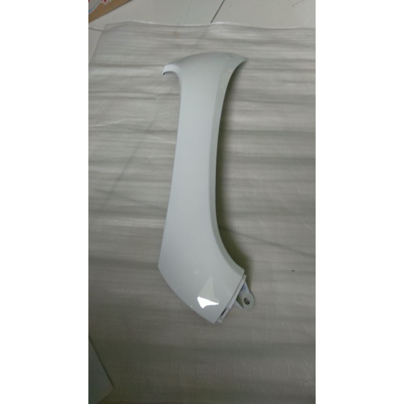 legshield luar sayap luar sayap samping scoopy new scoopy 2017 2020 putih kiri