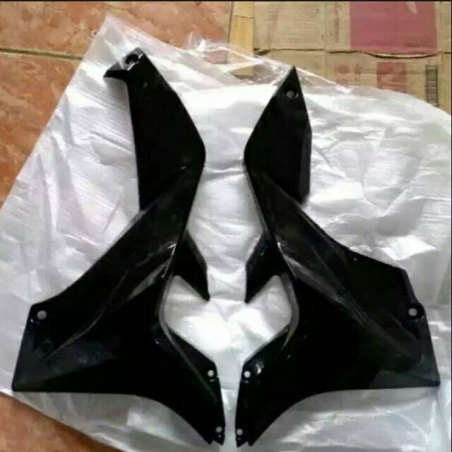 Sayap bawah Honda blade lama Kiri kana warna hitam