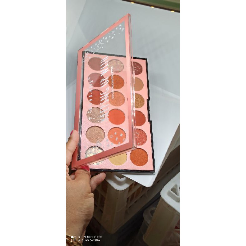 eyeshadow 18 warna