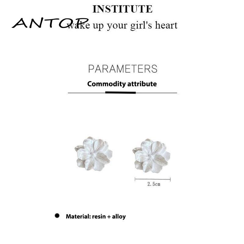 Anting Bentuk Kelopak Bunga Untuk Wanita