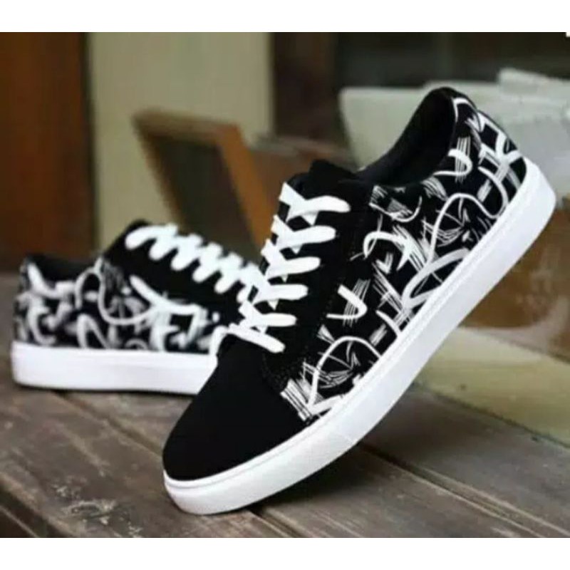 SEPATU SNEAKERS IMPOR TERBARU