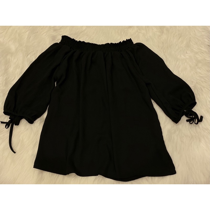 Preloved Sabrina Le Bijou // Blouse Hitam