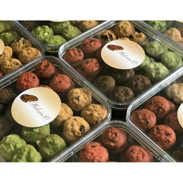 

Toples 4 rasa Melvin'O Cookies - kue kering coklat, greentea, raisin oatmeal, red velvet