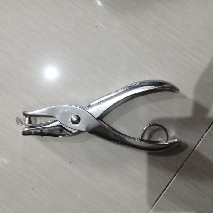 

Punch 1 hole pembolong kertas 1 lubang Kangaro