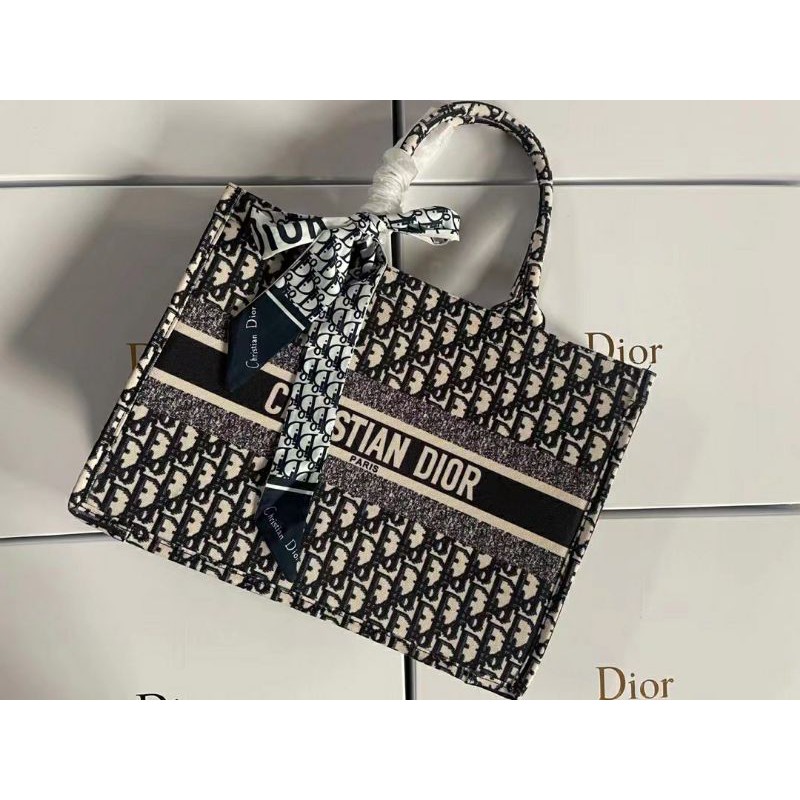 Dior Tote Book