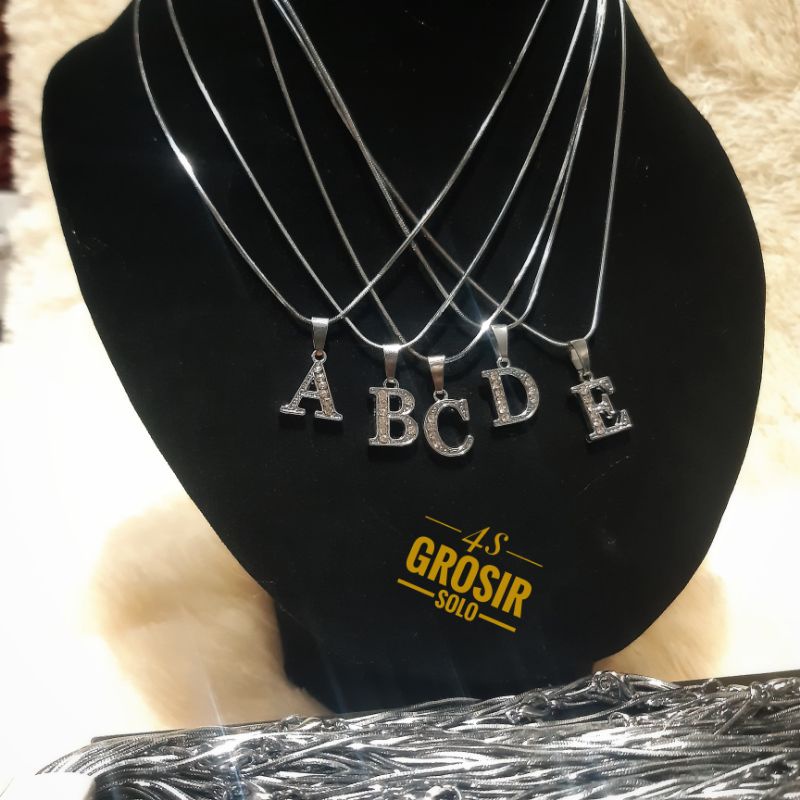 4S GROSIR SOLO || kalung silver wanita/ pria liontin huruf abjad A-Z diamond | kalung nama abjad A-Z | kalung rhodium anti karat &amp; luntur lintoin huruf abjad A-Z