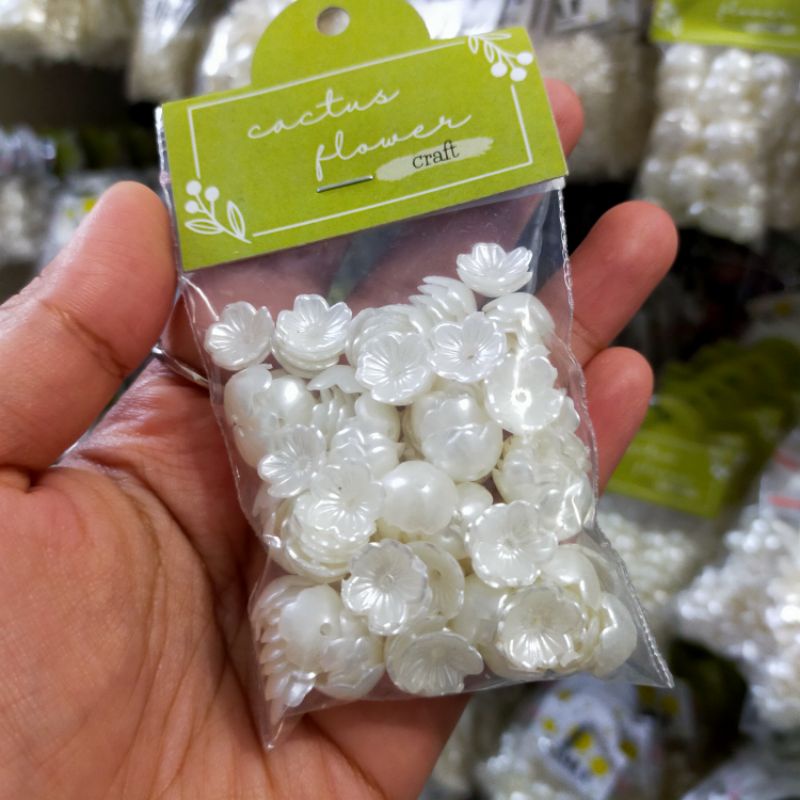 Manik Kelopak Bunga Mini IVORY