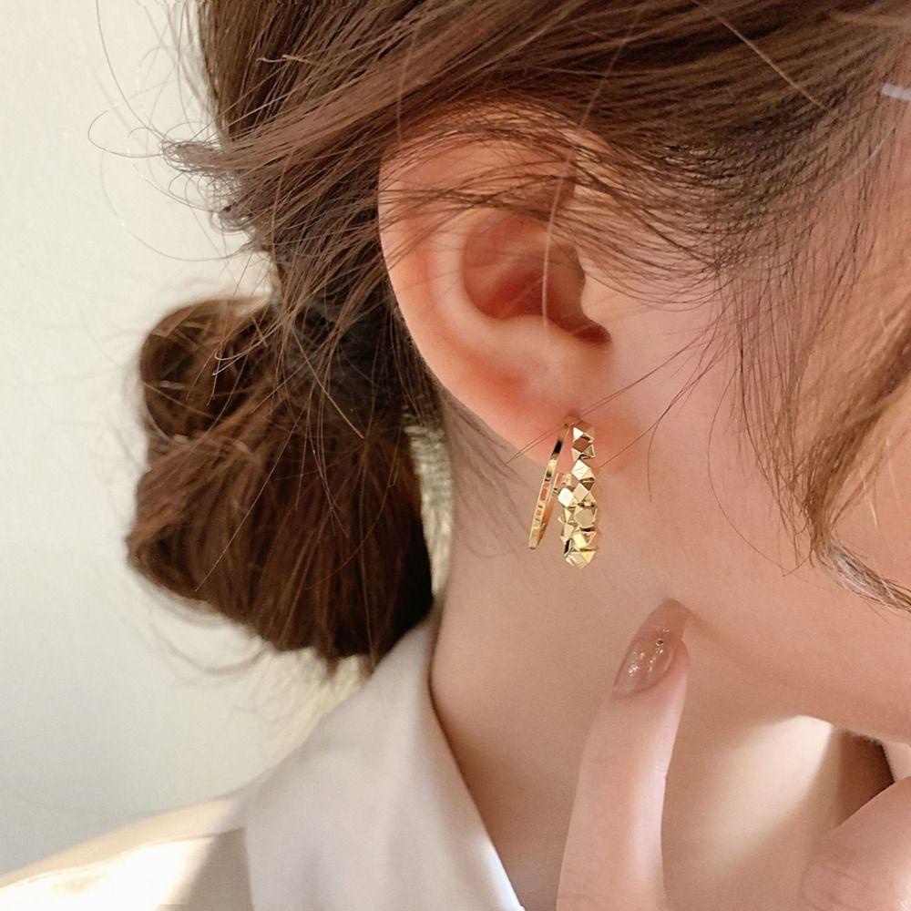 Mxbeauty Wanita Menjuntai Anting Elegan Gaya Vintage Mempelai Wanita Perhiasan Hadiah Anting Liontin Bentuk C Kubus Anting Hoop Alloy Fashion Hoop Earrings