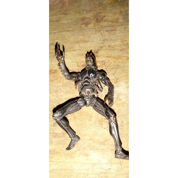 mainan figure ksatria baja hitam