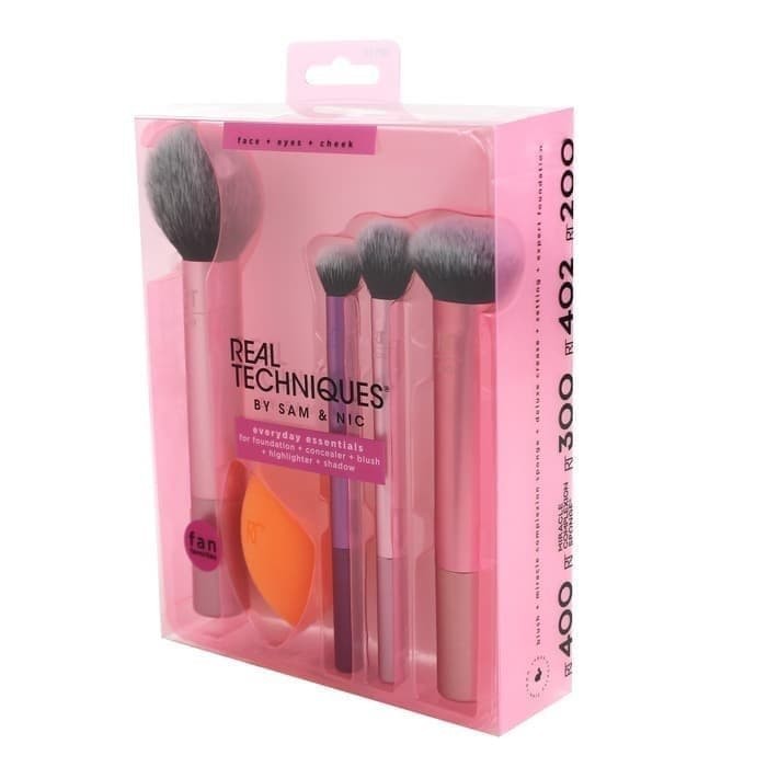 Brush and Beauty Blender Set Alat Kecantikan Everyday Essentials 5in1