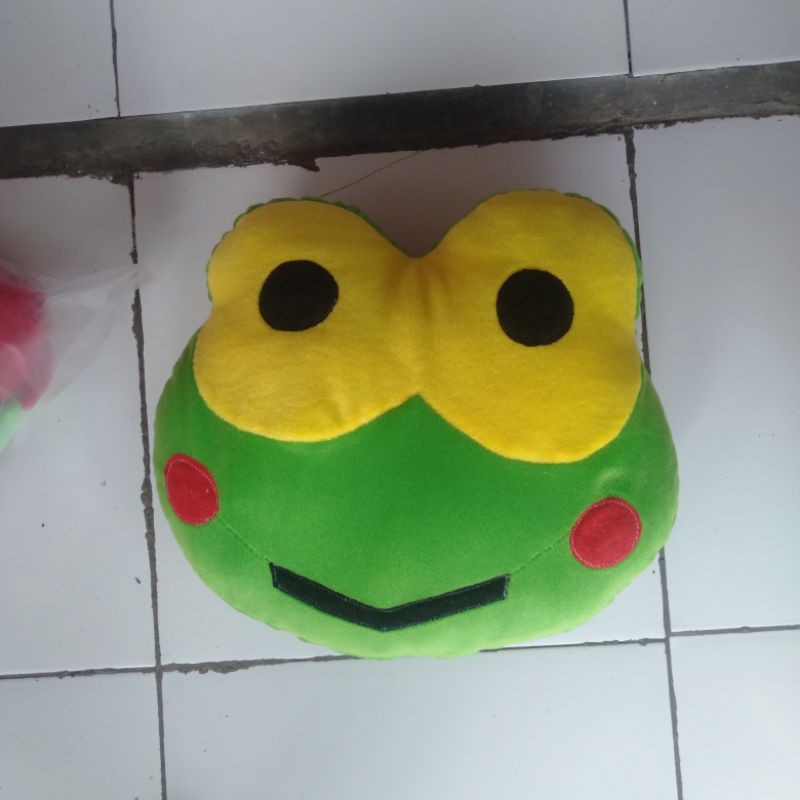 Bantal kepala karakter keroppi