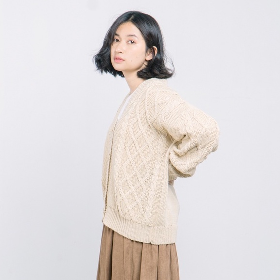 Vintage House Cross Crop Cardi (Cardigan Rajut Cable Wanita Korea / Korean Cardigan)-Brown milk