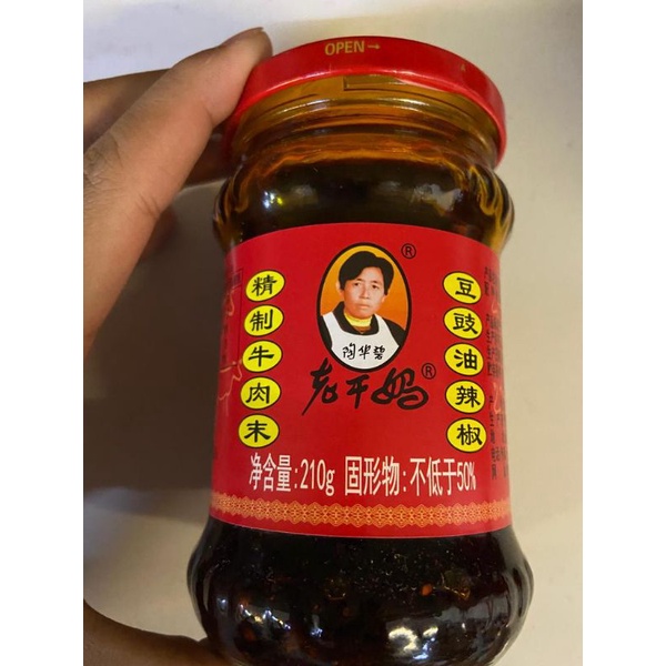 

Lao gan ma niu rou fu dou chi you la jiao 精制牛肉夫豆豉油辣椒 210gr / laoganma / Lao gan ma