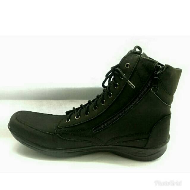 Sepatu Original Spark Tracker