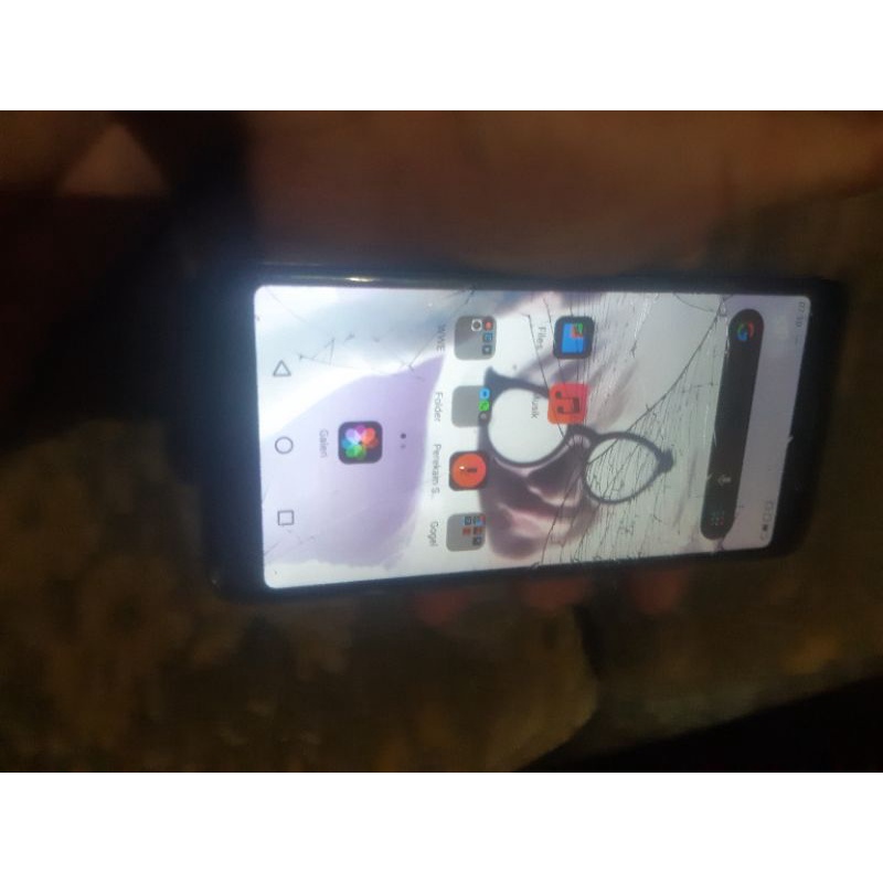 advan s6 plus. min ts retak