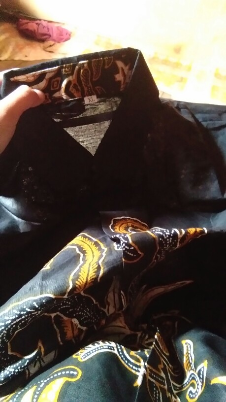 Kemeja Batik Pria Motif Ayam Ketawa
