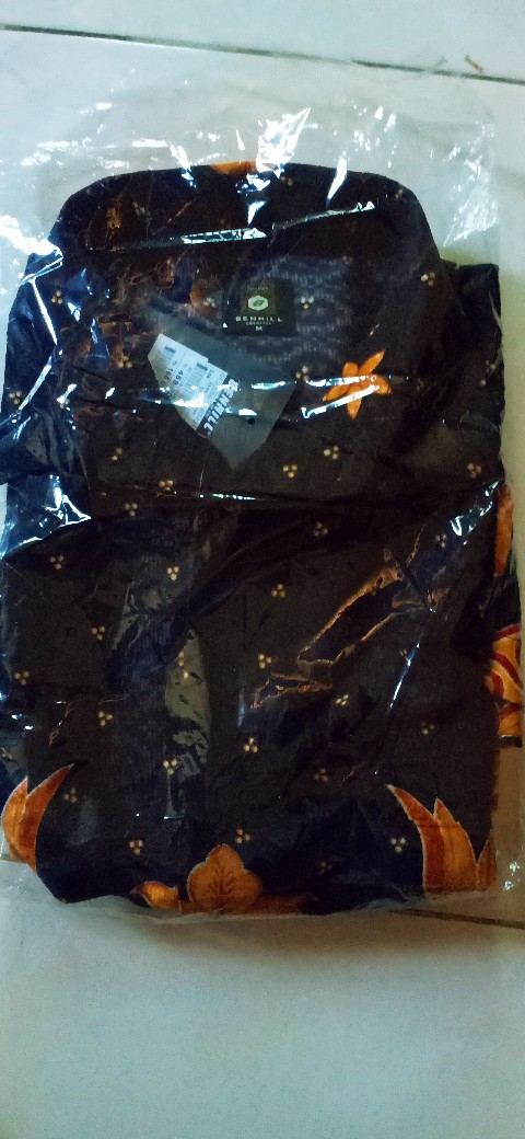 Benhill Kemeja Pria Batik Sutra Dobby Lengan Pendek Hitam Dan Hijau Motif 17274-25056