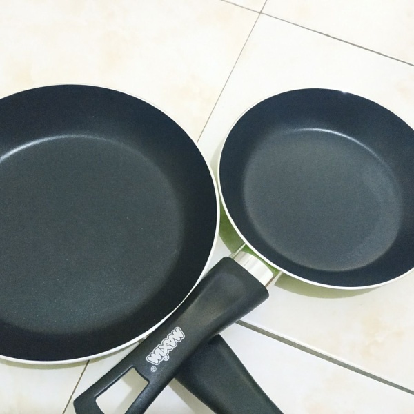 Maxim HAL2SET Halania 2pcs Set 18cm &amp; 22cm Fry Pan Teflon Anti Lengket