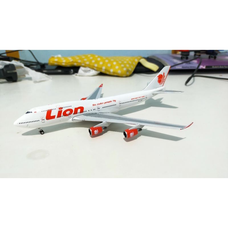 mainan diecast pesawat Phoenix Boeing B747-400 Lion Air PK-LHF 1/400