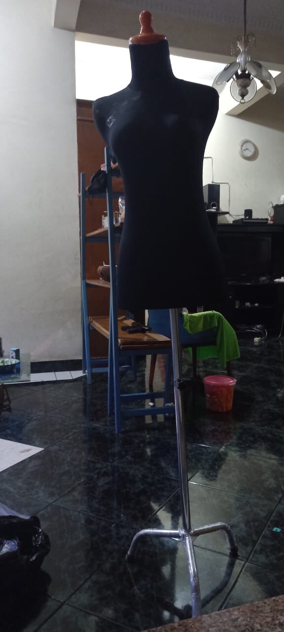 Manekin Bodi Cewek Dm Kain Dewasa + Shock + Kaki Besi Gosend/gojek Only. Hitam