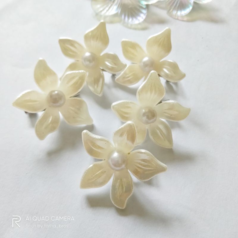 Bros Dagu Kecil Akrilik Bunga melati Bros hijab Bros jilbab Bros bahu Bros mini By Farha-1