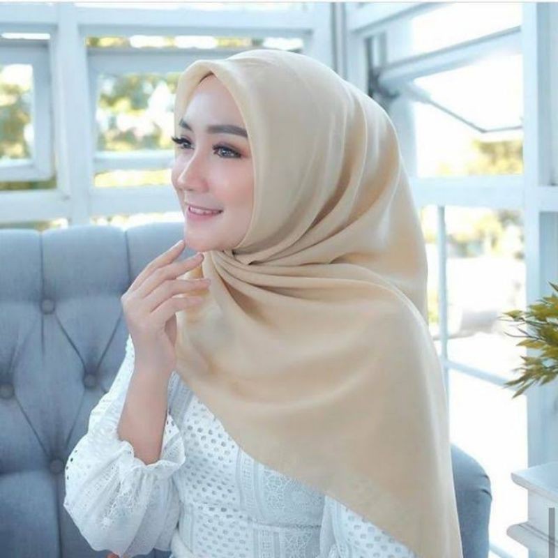 Hijab segi empat paris premium polos by : catlyn carla-Ivory