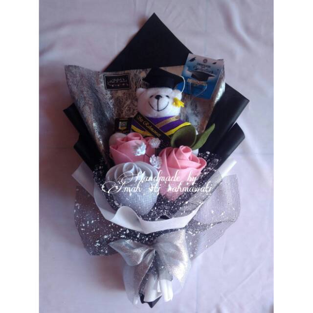 Buket boneka wisuda / buket bunga flanel cantik murah / kado wisuda / hadiah wisuda pasangan murah