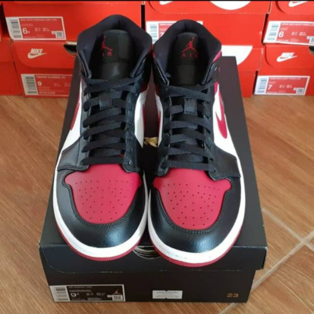 Sepatu Pria Nike Air Jordan 1 Mid Bred Toe