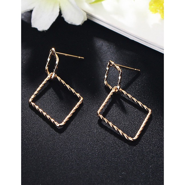 LRC Anting Tusuk Fashion Gold Color Rhombus Shape Decorated E6555X