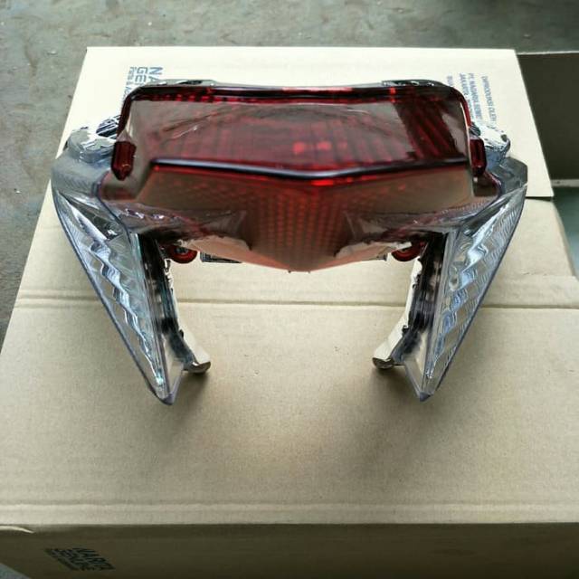 Reflektor lampu stop sen vario 125 old