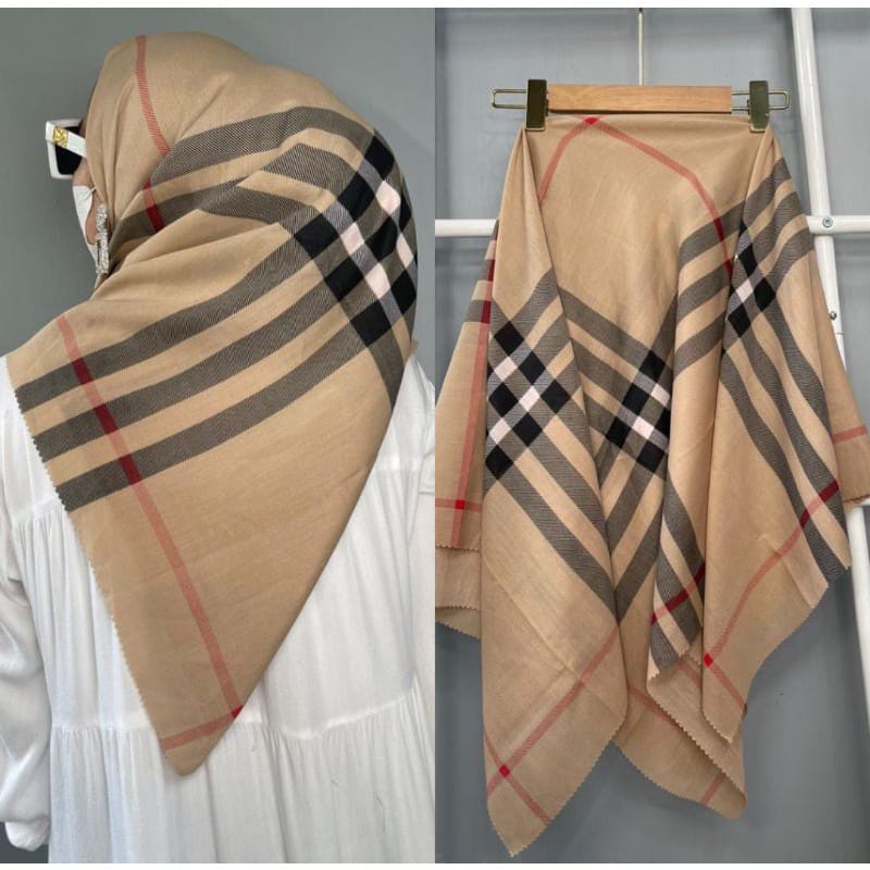 Segi Empat Motif Grid Syakila Coklat Burberry