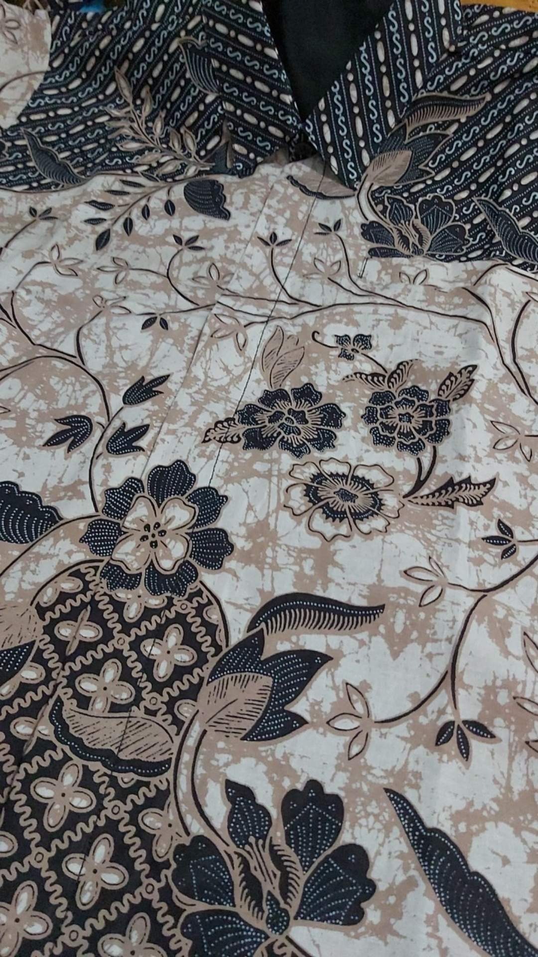 Kharisma Kemeja Batik Pria Lengan Panjang Slimfit Katun Printing Hem Baju Atasan Kantor Modern