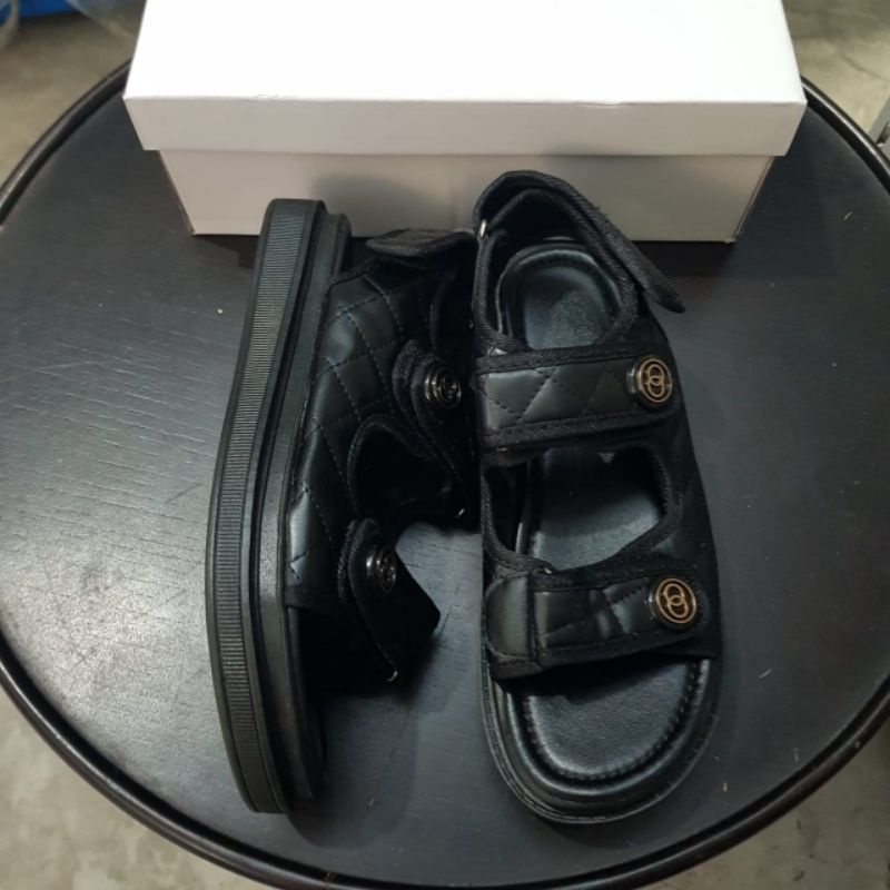 Sepatu sandal viral cewek