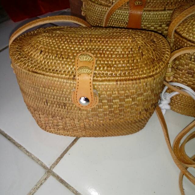 Tas rotan ate bali kotak simon muncung