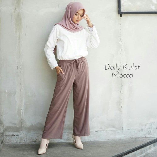 DAILY KULOT BO KATUN RAYON Celana Kulot OOTD Selebgram  BAHAN DENGAN KUALITAS TERBAIK JAHITAN RAPIH, NYAMAN DIPAKAI, BAHAN ADEM DAN TEBAL MODEL KEKINIAN, TRENDY , MODIS DAN SIMPLE CELANA TEBRARU 2022