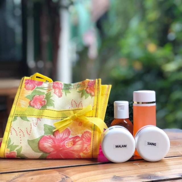 HN orginal cream siang dan malam .