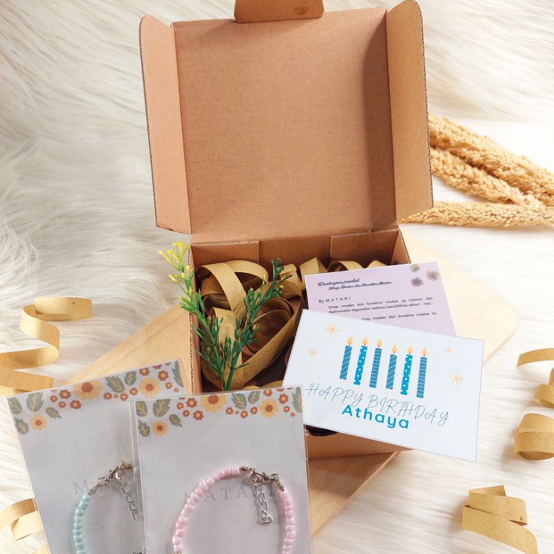 

Gift box/Hampers box/Kotak Kado, Free Greeting Card/Kartu Ucapan