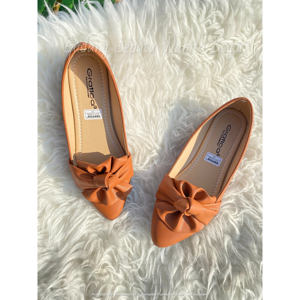 Gratica Sepatu Wanita Flat Shoes Lancip Carla AW 073