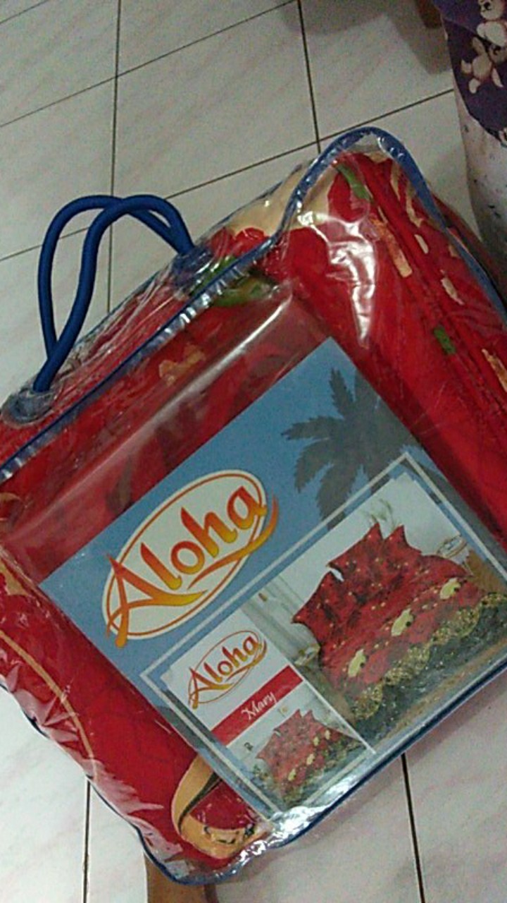 Bedcover Aloha Uk. King (180x200)cm & Uk. Queen (160x200)cm Motif Bunga Nuansa Merah Pink Ungu