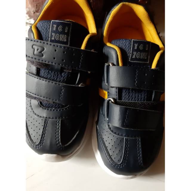 Sepatu anak toezone
