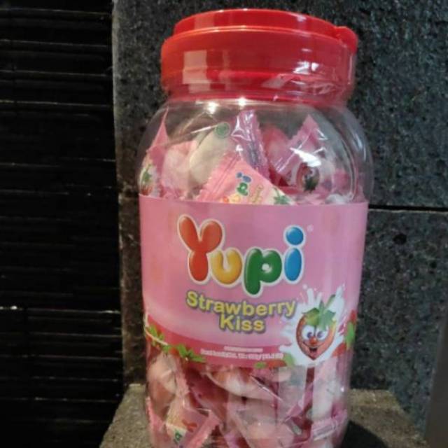 

Permen yupi kiss toples 300g