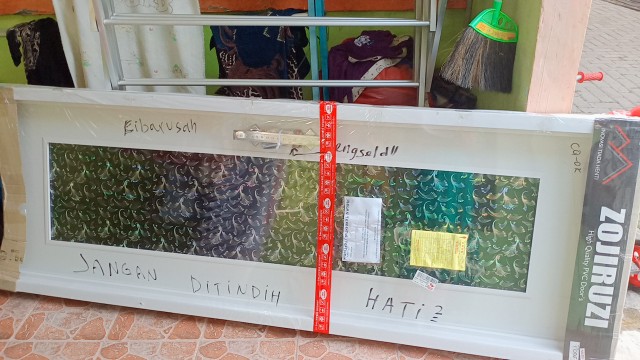 Pintu Kamar Mandi Pvc Motif Lukisan Batik Hitam Ukiran Hologram Minimalis
